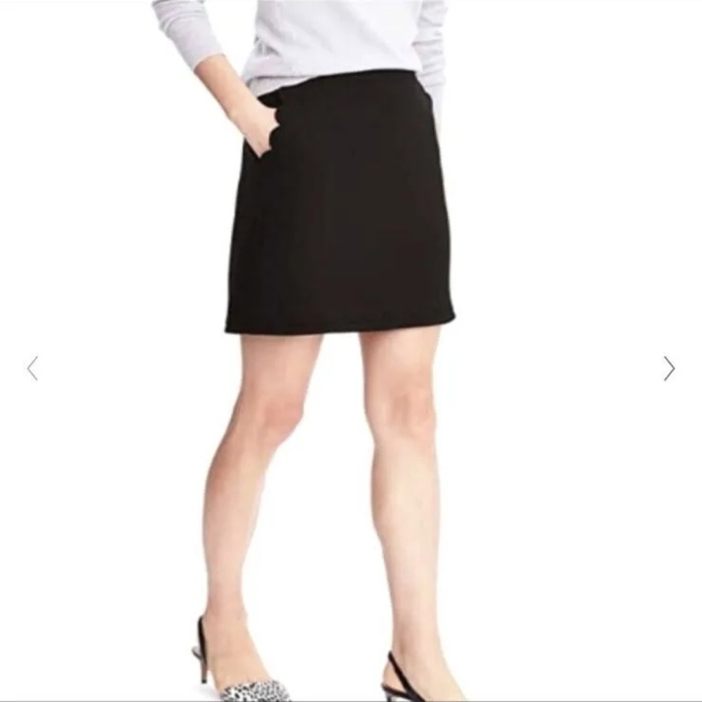 Banana Republic Black Pencil Skirt With Scalloped Details And Pockets
